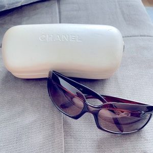 CHANEL tortoise sunglasses with mother of pearl CC